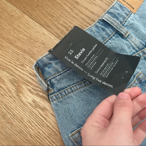 NWT STEVIE HIGHRISE MOM JEANS TAPERED LIGHT INDIGO - Picture 14 of 16